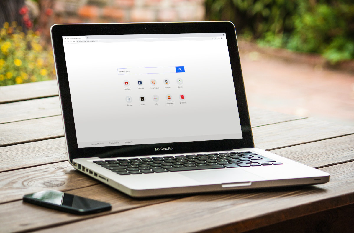 Searchinguru.com's home page has a search box and some affiliate links below it.